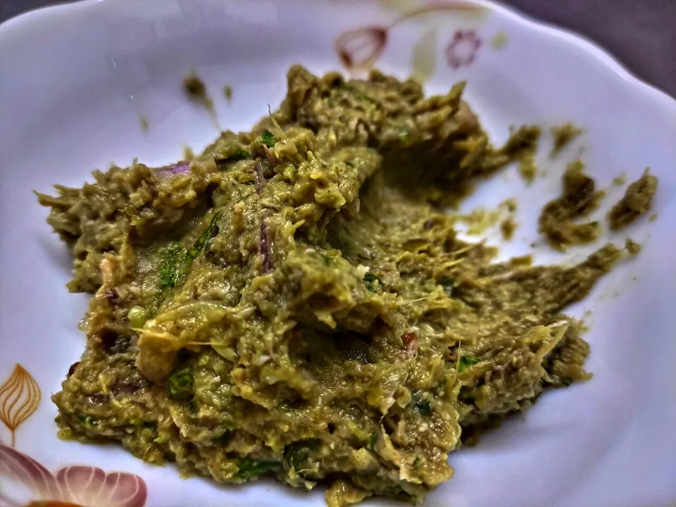 Shim vorta — pounded green flat beans with garlic and chili on a plate